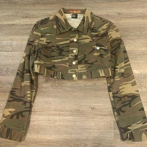 Cropped Camo Jacket-Super Cute!